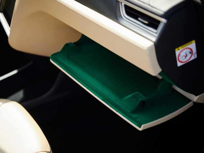 And when you open the glovebox, there’s matching green fabric inside.