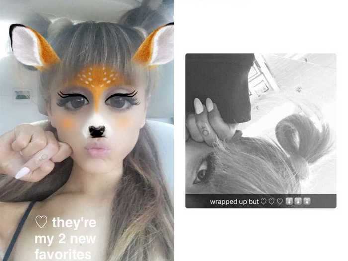  The same day, Grande got the Venus symbol on her left-hand middle finger. 