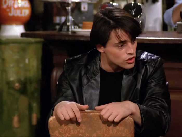 Joey Tribbiani wore a black leather jacket, jeans, and black cowboy boots for the series’ first scene.