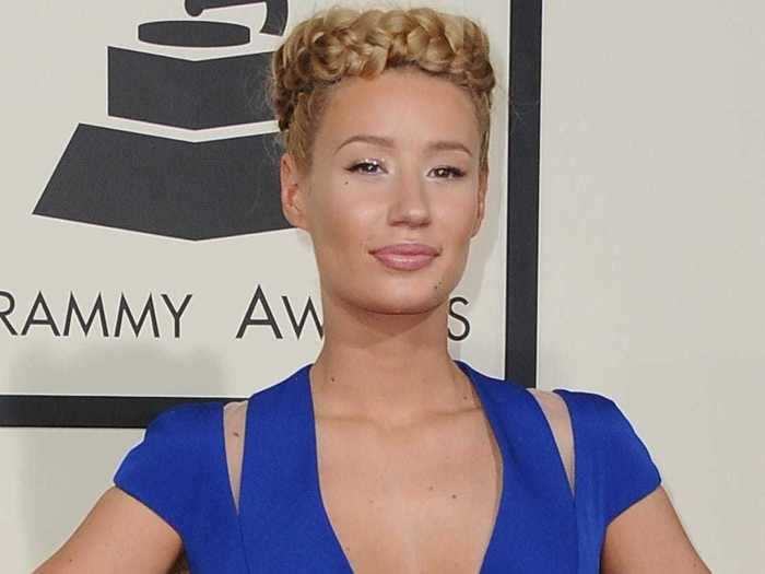 Iggy Azalea had a manicurist come to her home.