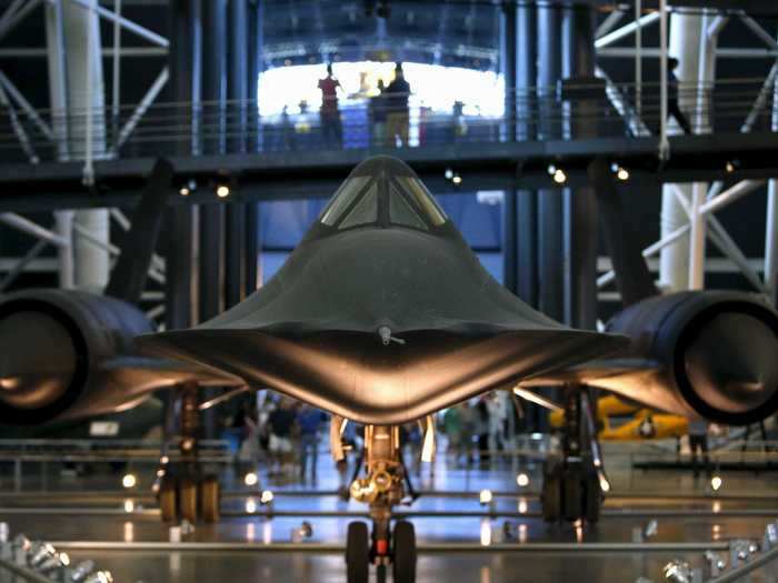 The speed and height of the Blackbird meant that it could cross entire continents in a few hours. Pilots navigating by sight couldn