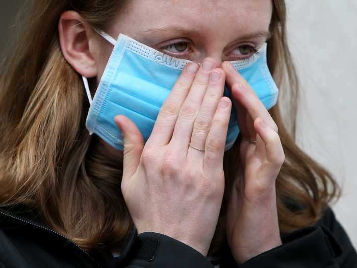 Customers entering the Apple store must wear face masks while shopping.