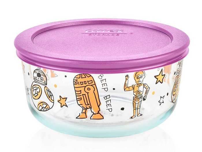 The Droids 4-cup container features C-3PO, R2-D2, and BB-8.