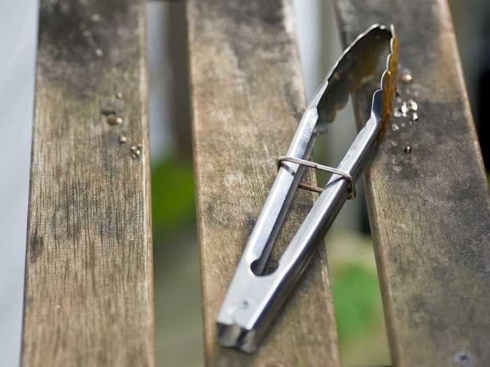 Kitchen tongs can be used as a bottle opener.