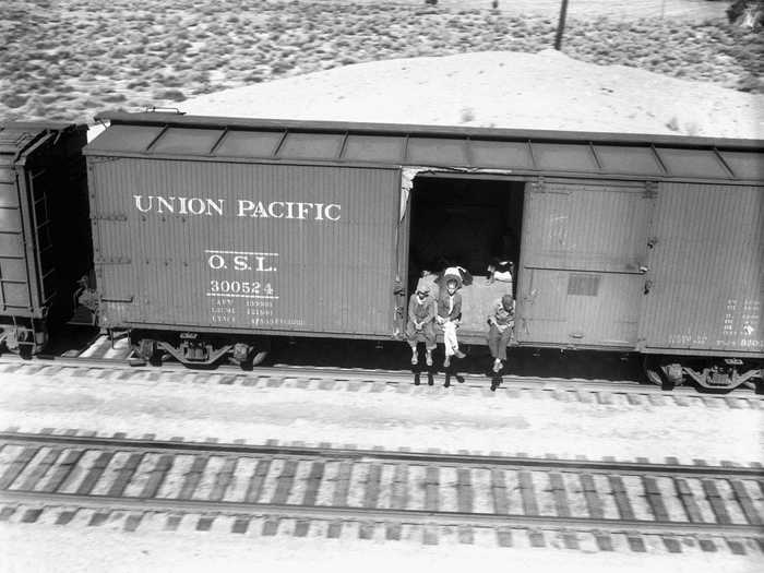 By that year, one out of every four US workers were unemployed. Thousands of Americans lost their homes, and hundreds of thousands attempted to travel through the country on foot or by boxcar to find work.