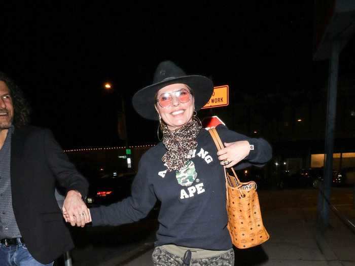 Shania Twain paired her sweats with a scarf and a hat.