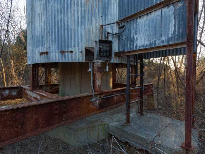 The missile base consists of two parts, the launcher section and the radar section.