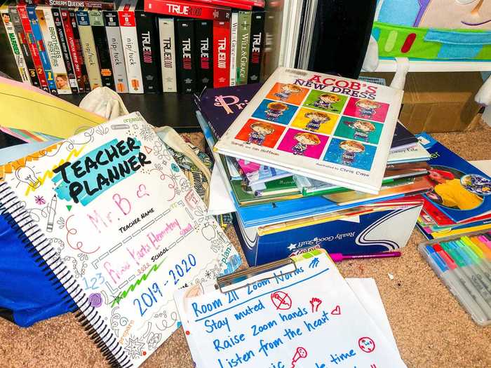 Bordallo says there is a sense of organized chaos in the classroom, which he recreated at home. "My classroom would look chaotic to the untrained eye, but I would be able to find something quickly if I needed to," Bordallo told Business Insider.