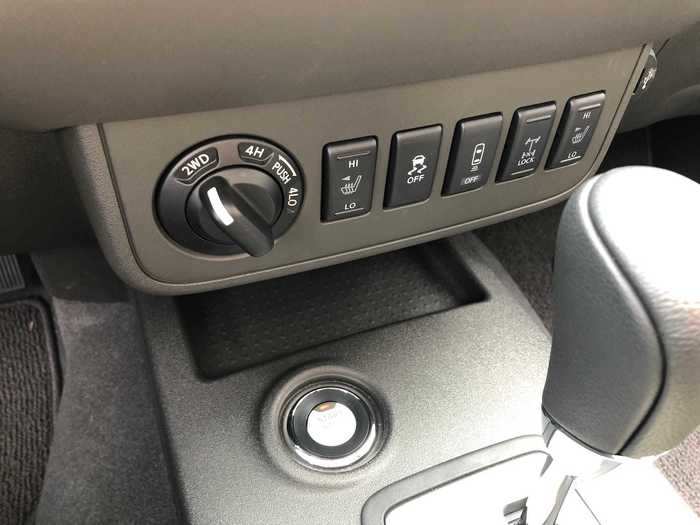 The four-wheel-drive system — which on my tester was robust — is controlled by an easy-to-find, easy-to-use knob.