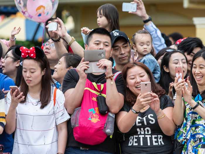 Before the coronavirus, clusters of visitors would take photos during the park