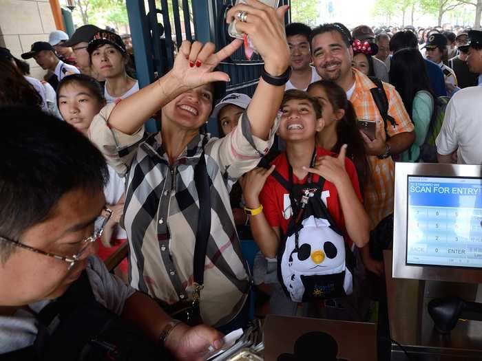 Eager visitors in 2016 bunched together for selfies.