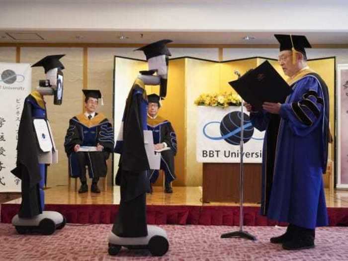 Mobile robots: Business Breakthrough University (BBT) in Tokyo hosted a virtual graduation ceremony for students using mobile robots on March 28.