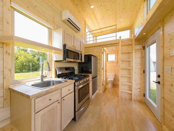 The bathroom includes a 60-inch bathtub and shower, a sink, a toilet, towel bars, a vent, and a vanity.