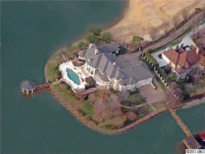 Since Jordan put his Chicago home on the market, he has since purchased a lakefront house in North Carolina in a golf-course community.