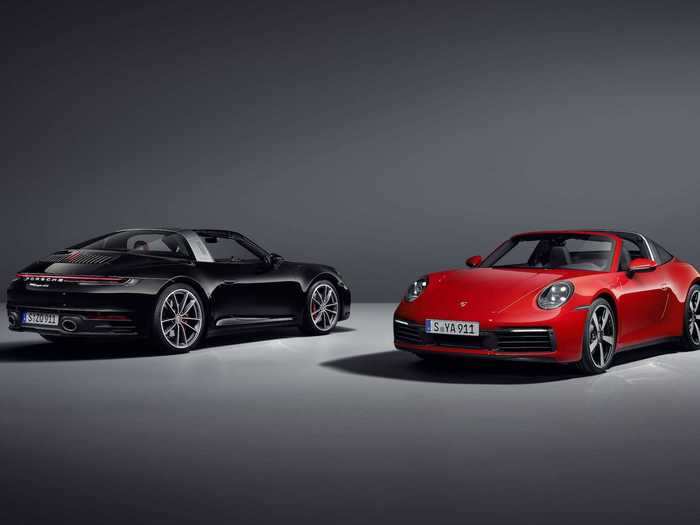 Porsche just introduced the Targa version of the 992 911 in the form of the 2021 Targa 4 and Targa 4S.