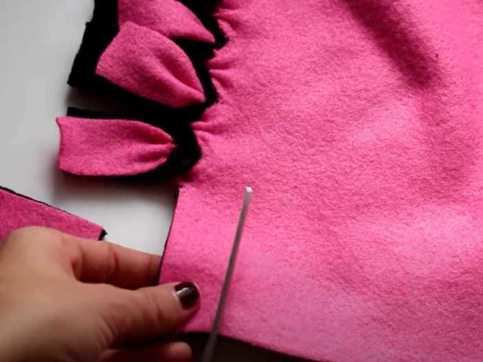 Make a cozy, double-layered fleece blanket without sewing anything.