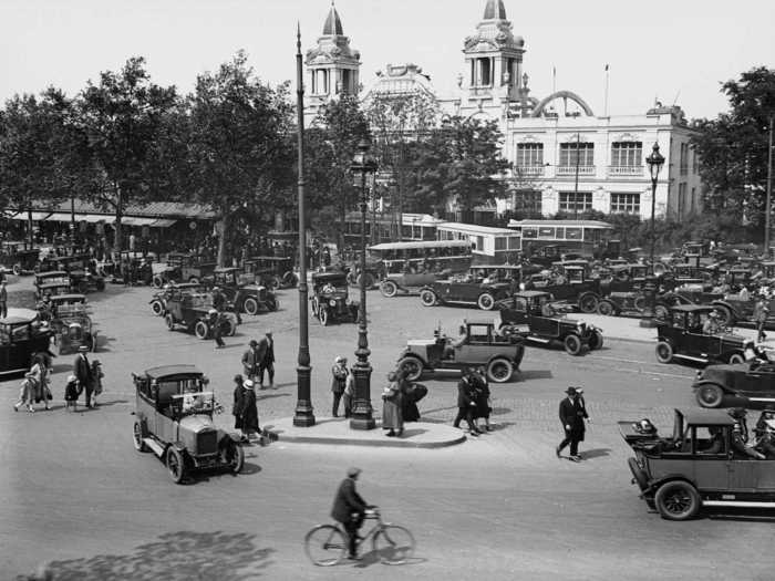 During this period, Paris was bustling with American travelers and ex-pats, plus a newfound sense of artistic freedom, dubbed "bohemian culture."