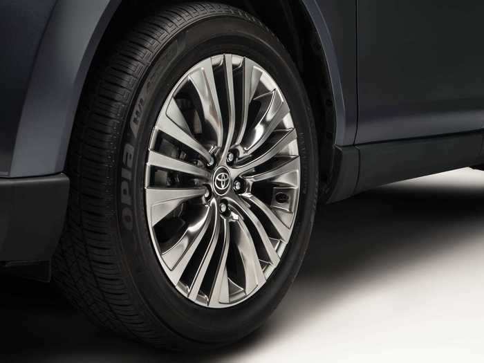 The higher XLE and Limited trims come with 19-inch wheels.