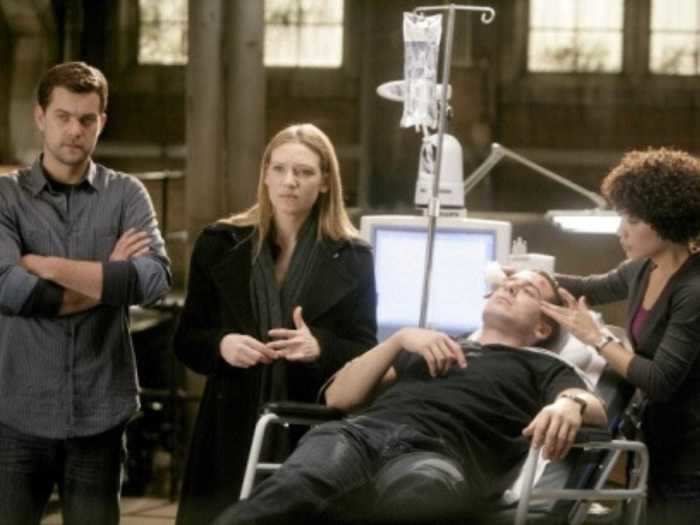 On "Fringe," an FBI agent is assigned to a division that investigates unusual crimes, and discovers a parallel universe.