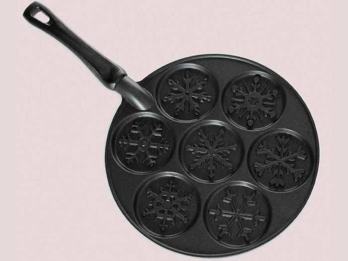 This "Frozen"-inspired pan is perfect for the winter season.