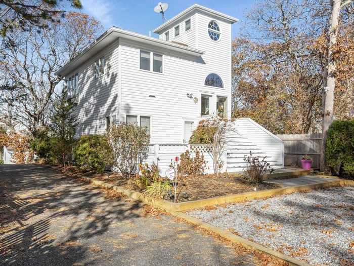 Views of Peconic Bay from this "upside-down" Hamptons Bay home can be yours for $12,000 per month.