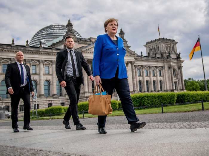 Following a drop in the daily rate of new coronavirus cases, Chancellor Angela Merkel met with the governors of Germany