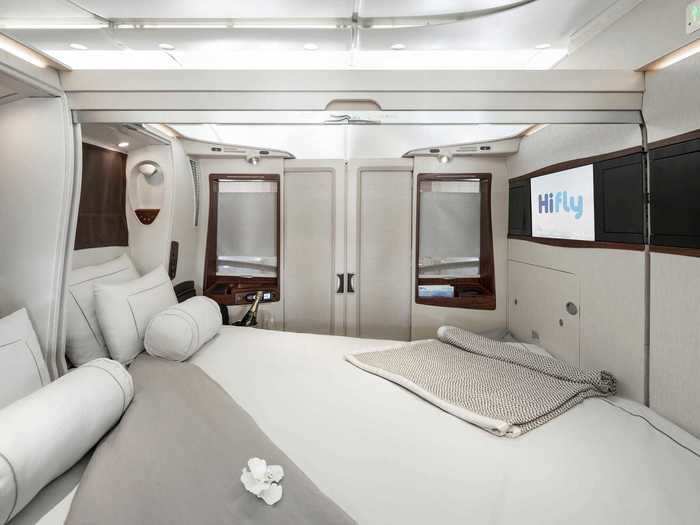 The highlight of the cabin is the joinable suites where a double bed can be made, ideal for couples traveling together.