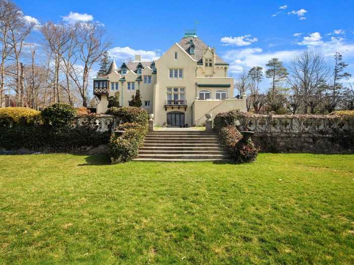 Early Hollywood film producer and self-made millionaire Frank Marion commissioned architects Hunt & Hunt to build the home in the French Chateau style between 1914 and 1916.