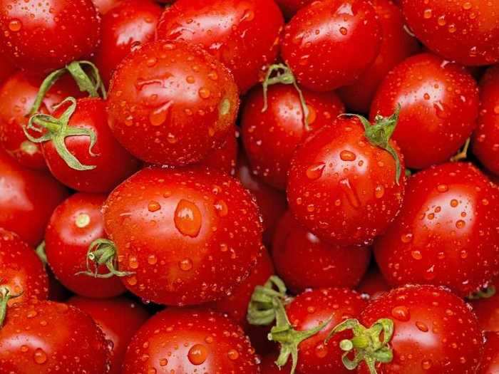 Tomatoes belong on the counter or windowsill.