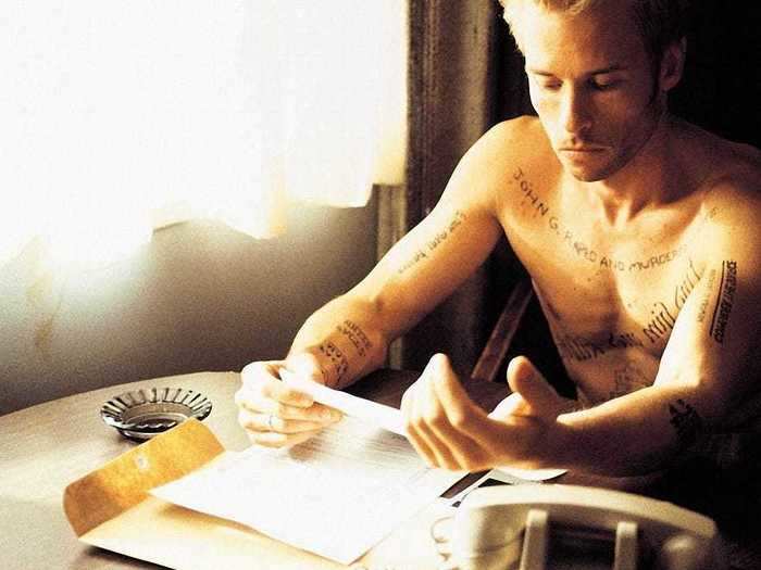 In "Memento" (2000) a man looks for revenge without being able to rely on his memory.