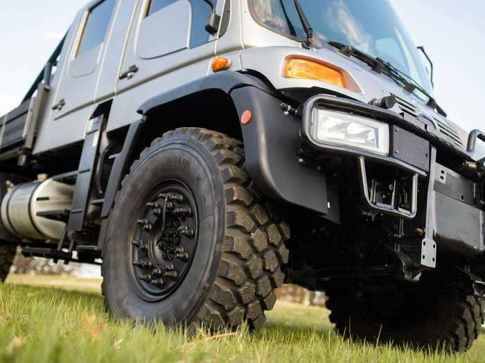 Aside from being about as off-road ready as a vehicle can be, this U500