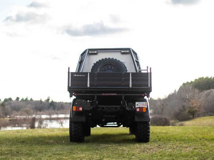 That motor, mated to an eight-speed transmission, sends power to all four of the Unimog