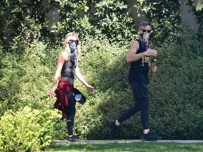 Chris Pine and his girlfriend, Annabelle Wallis, enjoyed an outdoor stroll while covering up with bandanas.