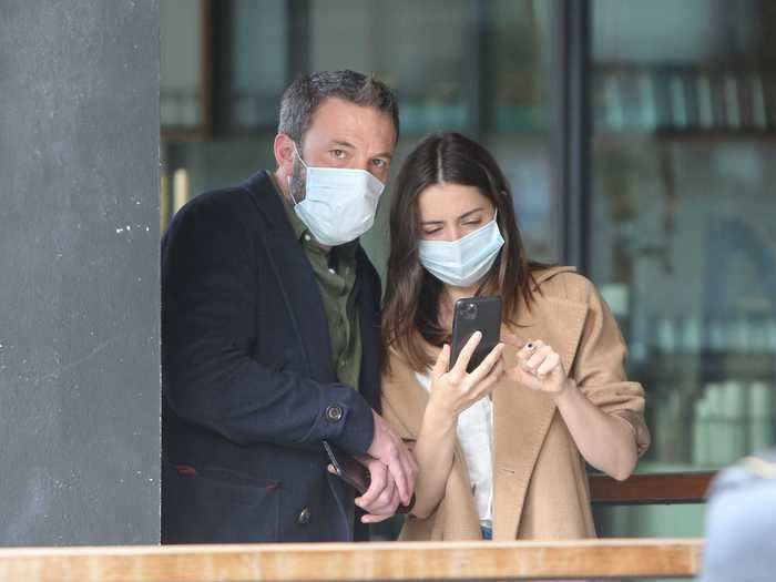 Celebrity couple Ben Affleck and Ana de Armas shared a masked moment together, until Affleck was distracted by the paparazzi.