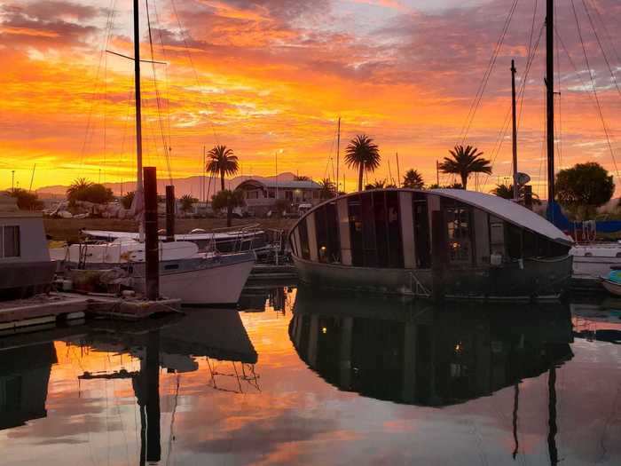 There are about 40 marinas in the Bay Area according to Boating SF, some that allow houseboat residents to stay overnight and some that don