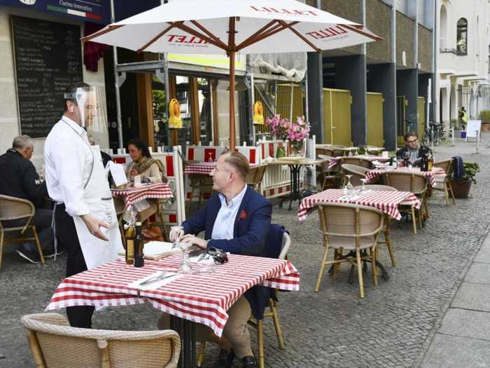 The restaurant has poor airflow and relies on air conditioning.