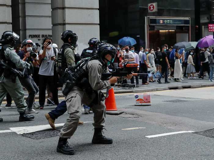 Police began using pepper spray and rubber bullets against protesters.