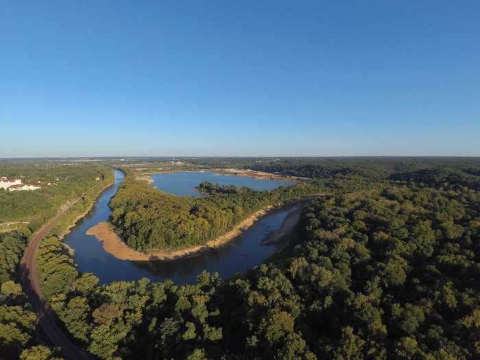 MISSOURI: River Scene Trail Loop in Ballwin