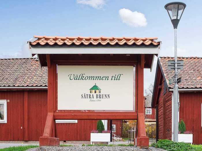 Sätra Brunn dates back to the 1700s and is built around a natural spring. Its founder, a doctor named Samuel Skragge, believed that mineral water had medicinal benefits.