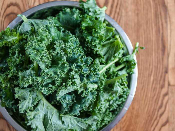 Leafy greens should be stored with paper towels.