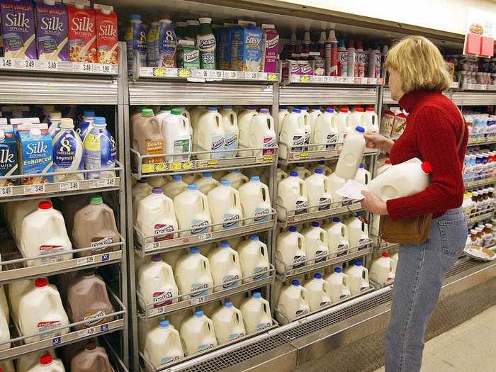 Your old plastic milk jugs can be cut and transformed into scoops for dog food.