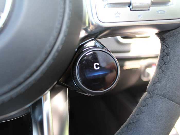 Drive modes are managed using this small wheel. Comfort mode keeps everything cruise-y and chill ...