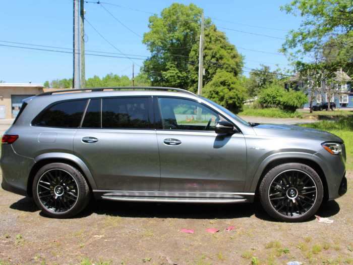 The Mercedes-AMG GLS 63 is a big boy. The SUV has been with us since 2006; the 2021 edition is a third-generation of the GLS-Class, which rolled out in 2020. My tester wore a "Selenite Grey Metallic" paint job.
