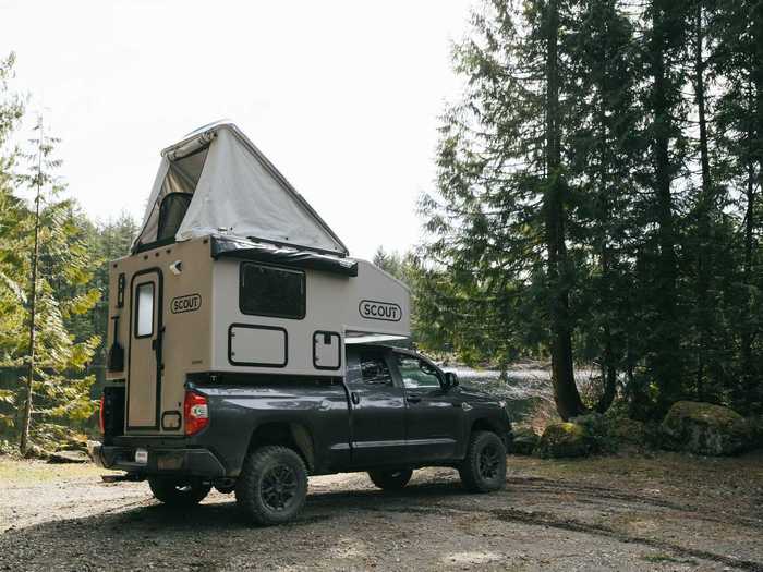 Two people can also sleep in the pop-up tent, a feature that can also be found in several camper vans.