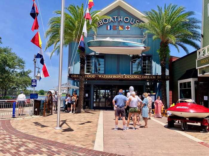 Some of the more popular restaurants, like the Boathouse, even started gathering lines for entry later in the day.