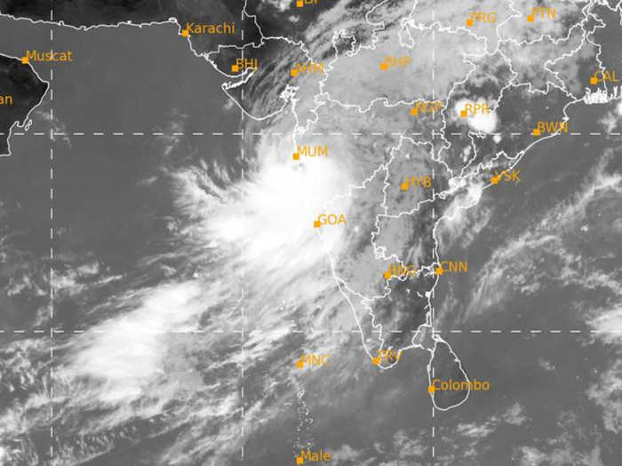 ​This is what Cyclone Nisarga looks like right now, after 12:00pm on June 3