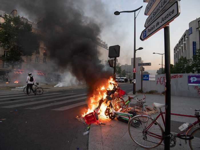 Protesters set alight trash cans, electric bikes, and barricades.