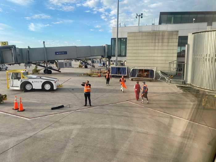 After the airport staff loaded up their last MD-88, it was time for photos. Even airport operations staff came down to get one last glimpse at the aircraft.