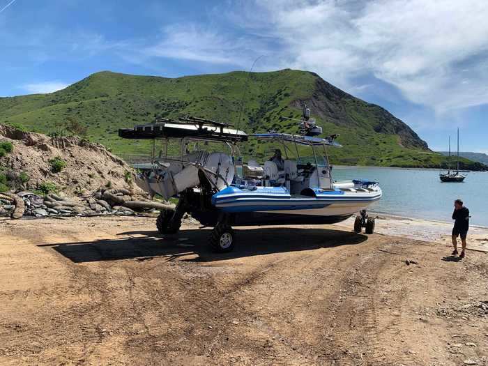 The 9.5 M Beachlander, which is 9.6 meters — about 31.5 feet — long, is the only option that has an openable bow. This bow doubles as a platform to allow people to step from the beach directly onto the boat.