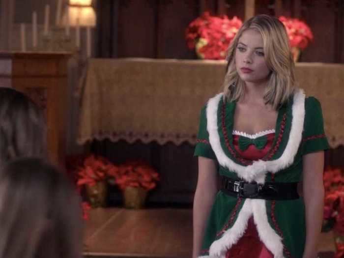 While dressed as an elf, Hanna implies to a child that she could be murdered for being rude.